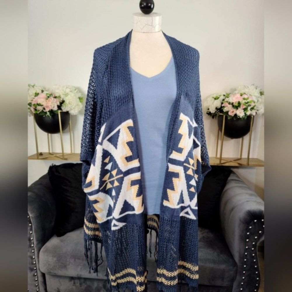 A'Reve NWT Women's Blue Southwestern Print in White/Tan Poncho, Size S/M